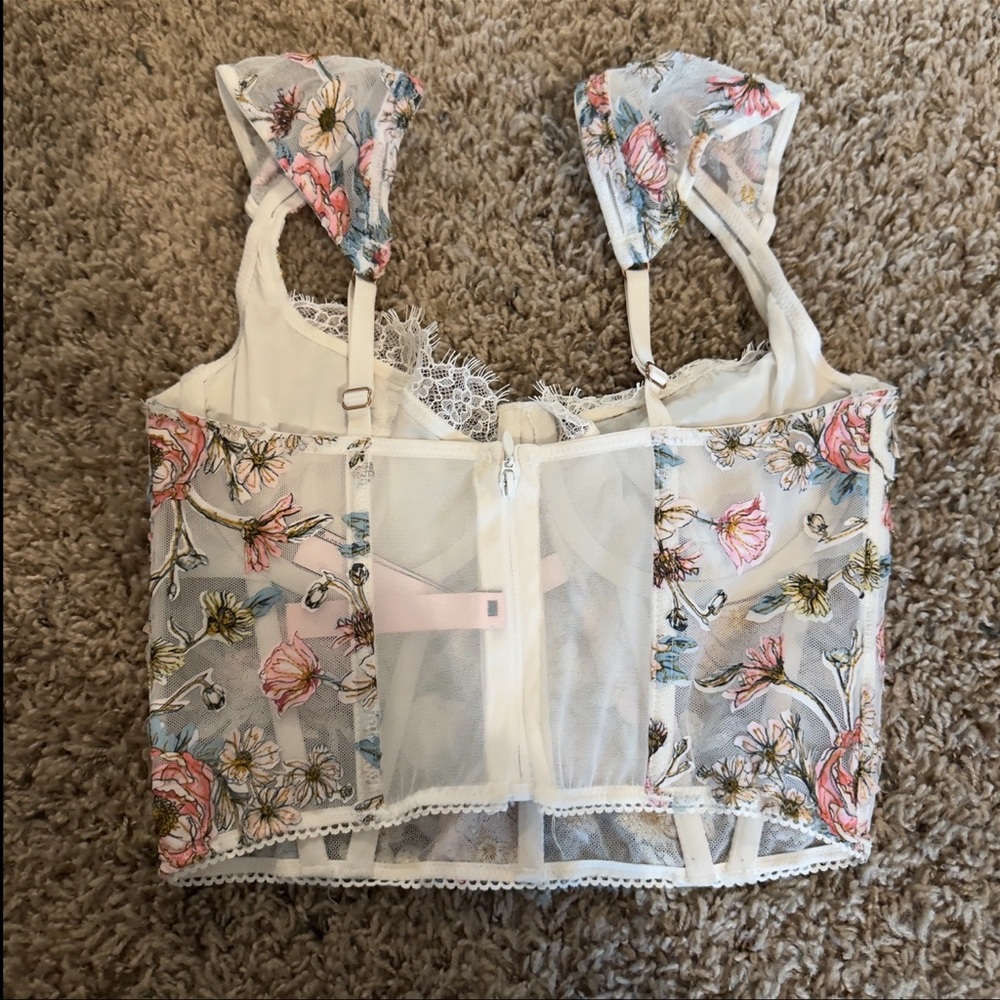 Victoria's Secret Floral Lace Corset & Panty Lingerie Set - Picture 5 of 12